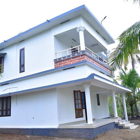 Aqua Green Home Stay Munroe Island Esterno foto
