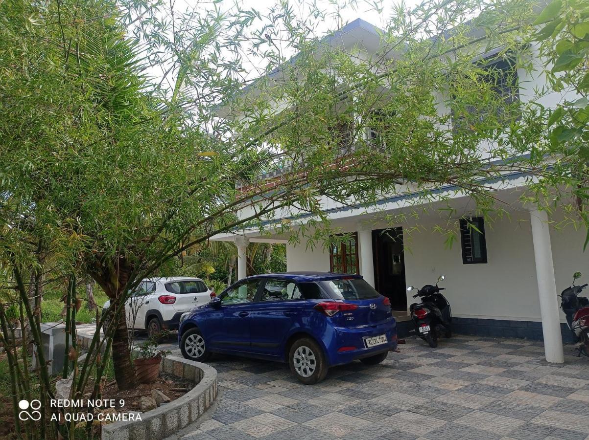 Aqua Green Home Stay Munroe Island Esterno foto