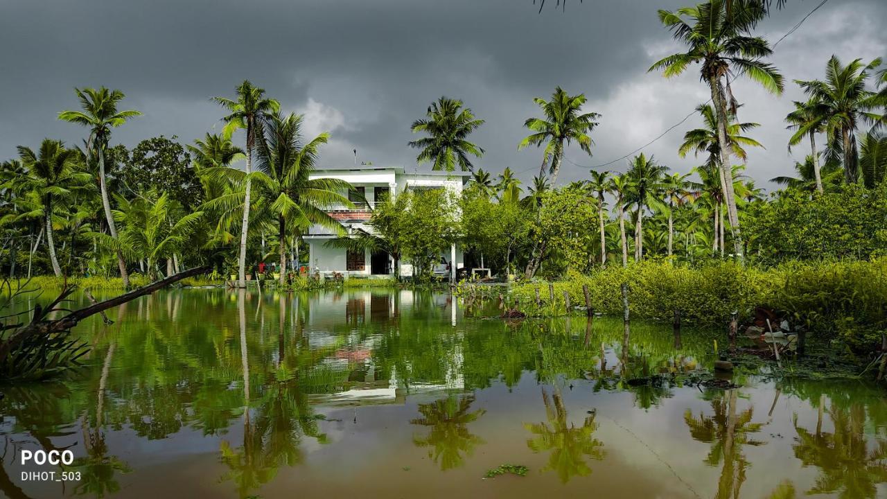 Aqua Green Home Stay Munroe Island Esterno foto