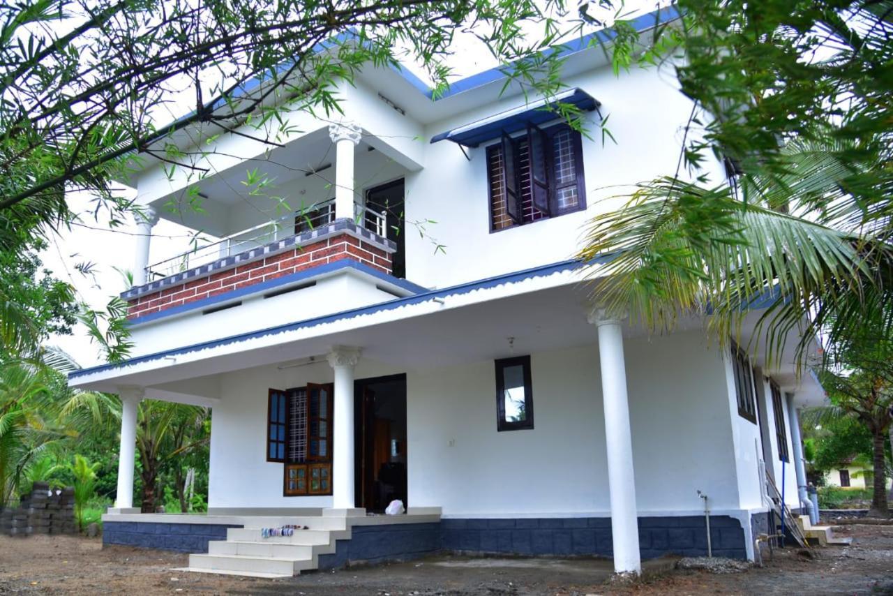 Aqua Green Home Stay Munroe Island Esterno foto