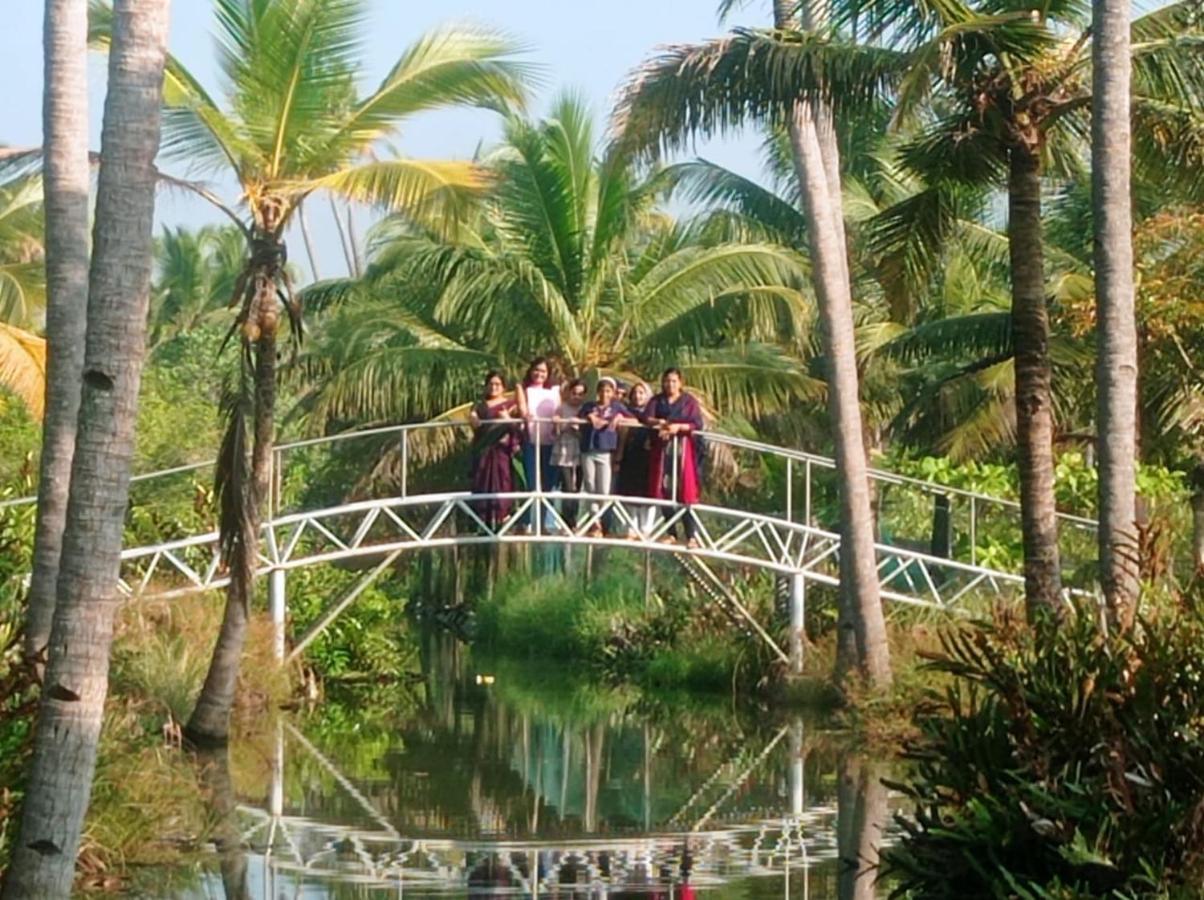Aqua Green Home Stay Munroe Island Esterno foto